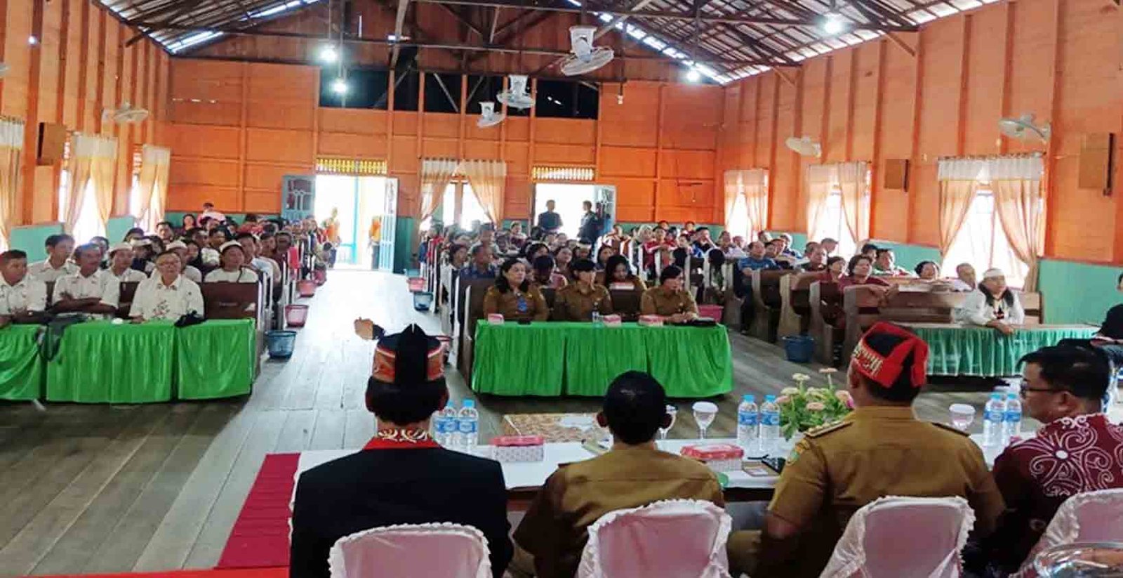Pemkab Barsel Lakukan Safari Natal Pertama di GKE Kaharap Mahajandau Dusun Hilir