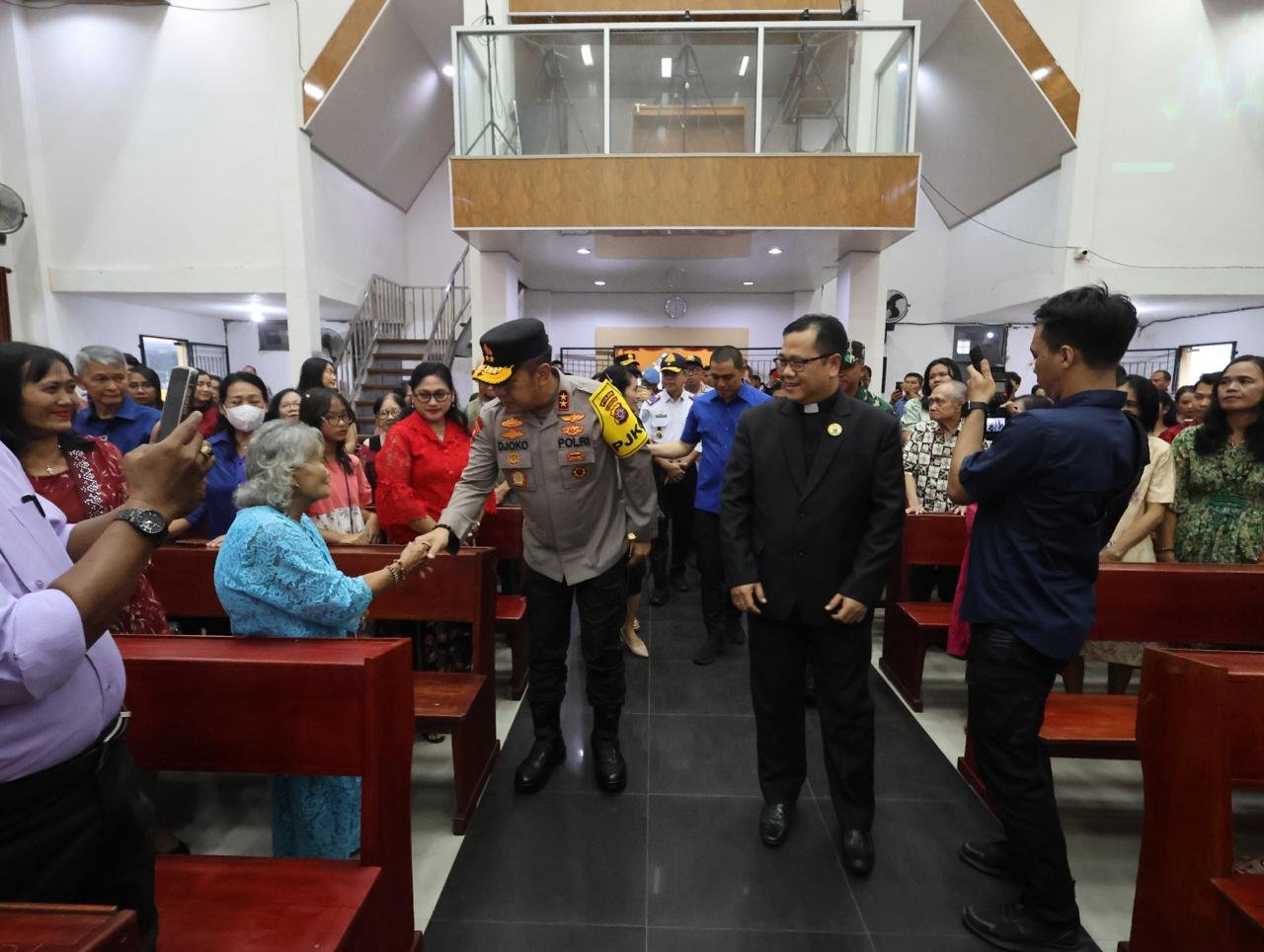 Pengamanan Natal, Kapolda Kalteng Bersama Forkopimda Patroli Sambangi Gereja