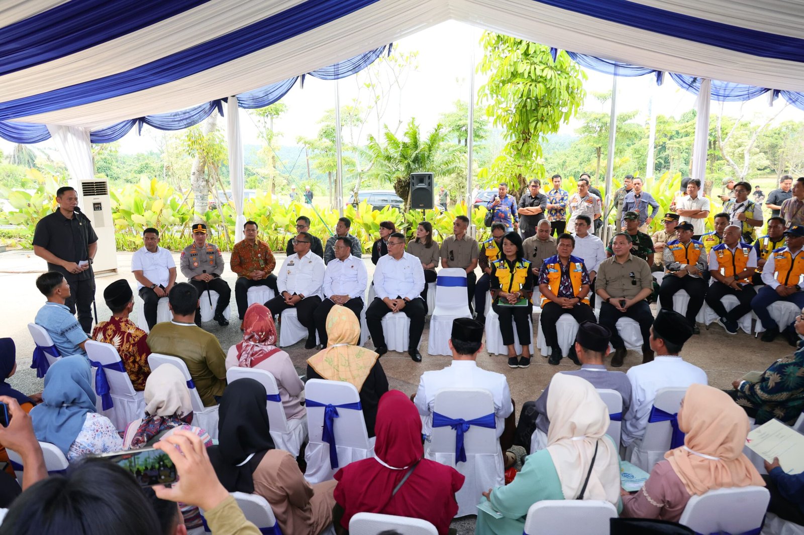 Tegaskan Kepastian Hukum Tanah Warga Negara, Menko AHY dan Wamen Ossy Serahkan Setipikat Tanah untuk Warga Lebak