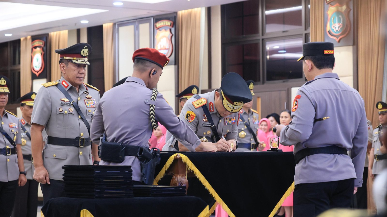 Kapolri Pimpin Sertijab, Irjen Iwan Kurniawan Resmi Jabat Kapolda Kalteng