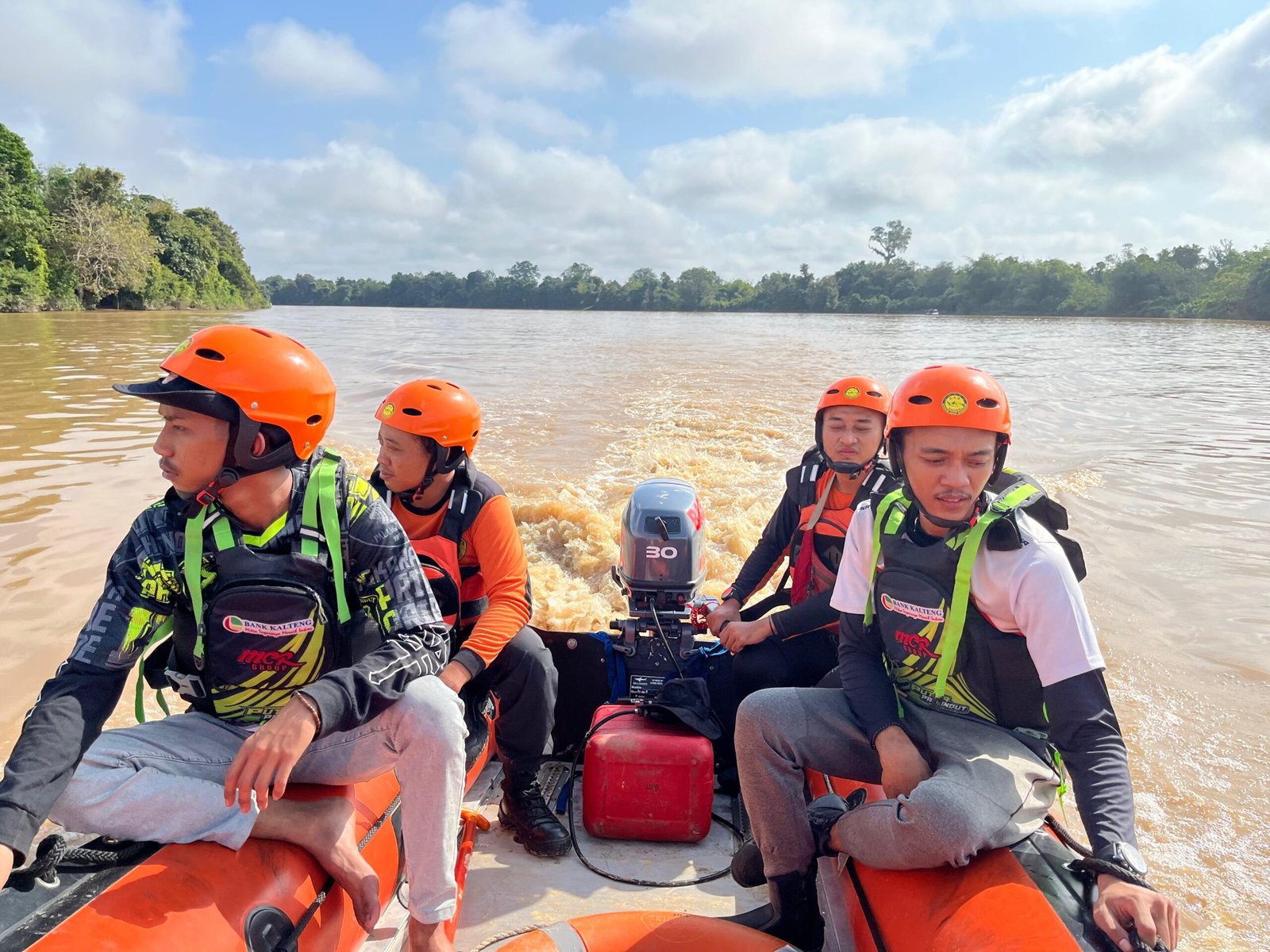 TIm SAR Gabungan Lakukan Pencarian Satu Orang Tenggelam Akibat Perahu Terbalik