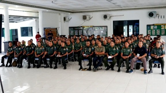 Anggota Kodim 1016/Plk Ikuti Pengarahan Pangdam XII Tanjungpura secara Vicon