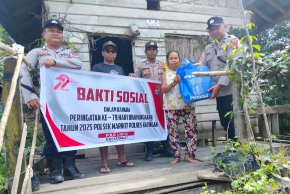 Peringati HUT ke-79 Bhayangkara, Polsek Marikit Salurkan Bansos