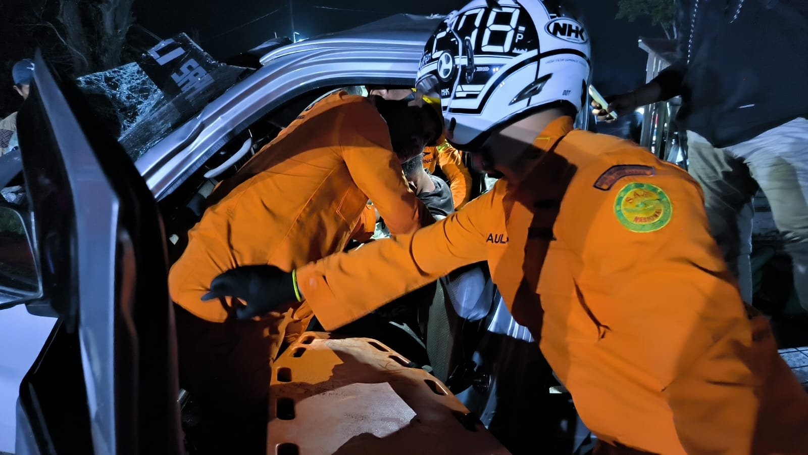 Alami Kecalakaan, BASARNAS Berhasil Evakuasi Sopir Terjepit di Kabin Mobil