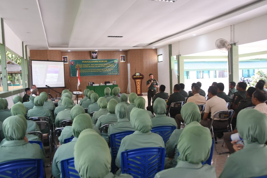 Prajurit dan Persit Kodim 1002 HST Ikuti Penyuluhan Hukum