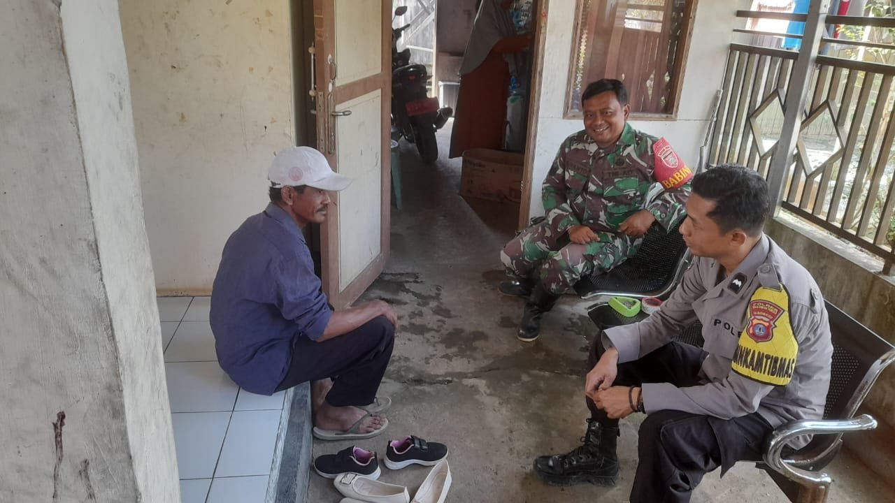 Sinergi, Babinsa dan Bhabinkamtibmas Pandawan Perkuat Pembinaan Wilayah Lewat Komsos