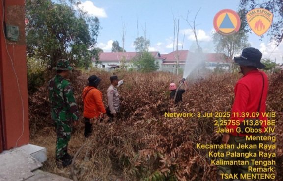 Bhabinkamtibmas Kelurahan Menteng Patroli pada Titik Rawan Karhutla