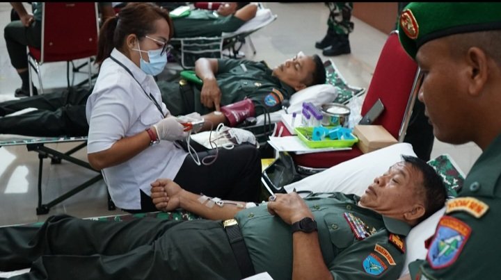 Anggota Kodim 1016/Plk Ikuti Donor Darah HUT ke-67 Kodam XII/Tanjung Pura