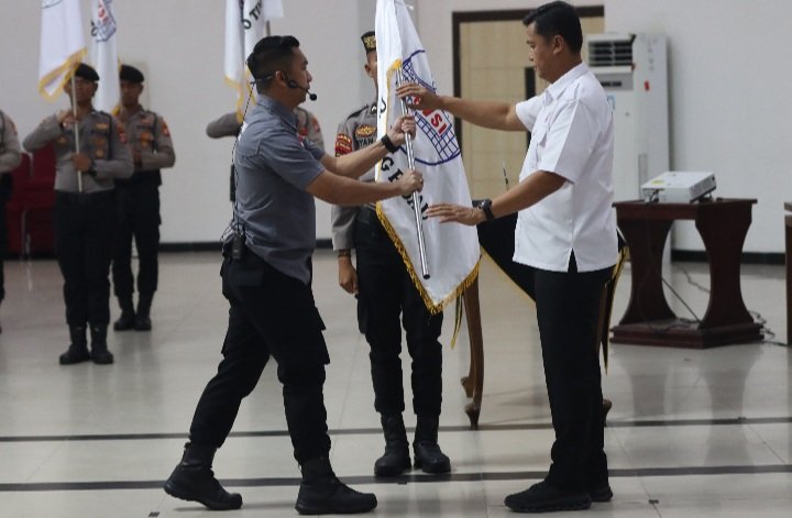 Irjen Pol Iwan Kurniawan Lantik Pengurus PBVSI Kalteng