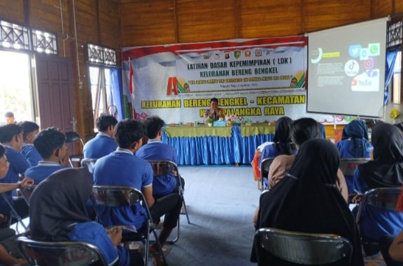 Pelatihan Dasar Kepemimpinan Siswa SMA di Bereng Bengkel