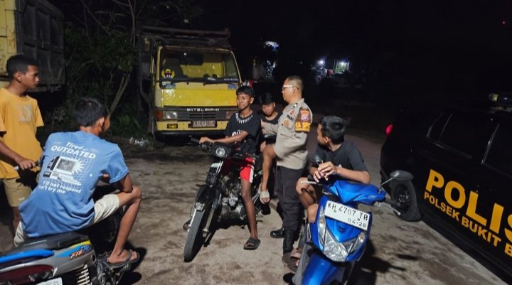 Cegah Kenakalan Remaja, Polsek Bukit Batu Sambangi Tongkrongan Remaja dengan Humanis