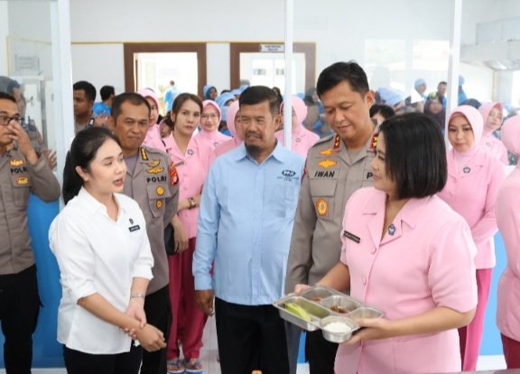 Cek Kesiapan SPPG, Kapolda Kalteng Pastikan 3400 Pelajar Terima Manfaat