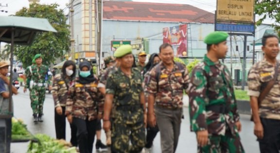 Pastikan Situasi Aman, Anggota Kodim 1016/Plk Bersama Ormas Laksanakan Patroli