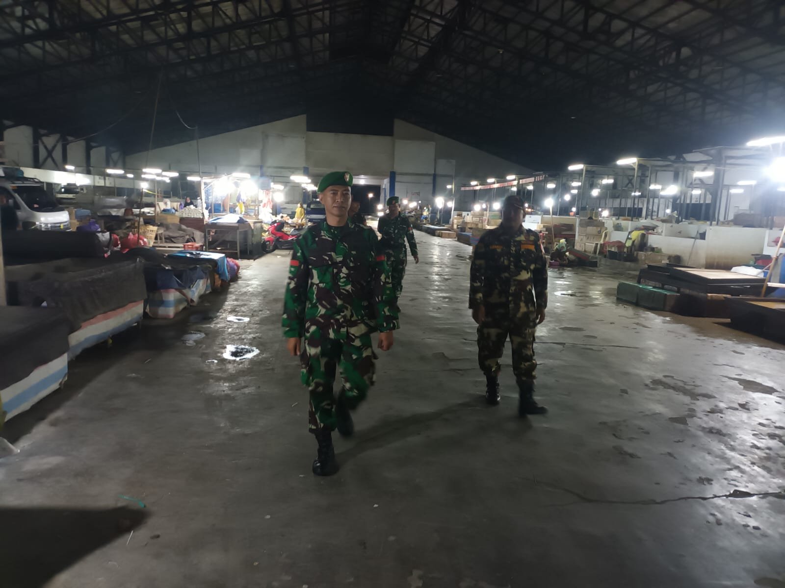 Patroli Gabungan di Barabai, Kodim 1002/HST Bersama Banser Sambangi Pasar