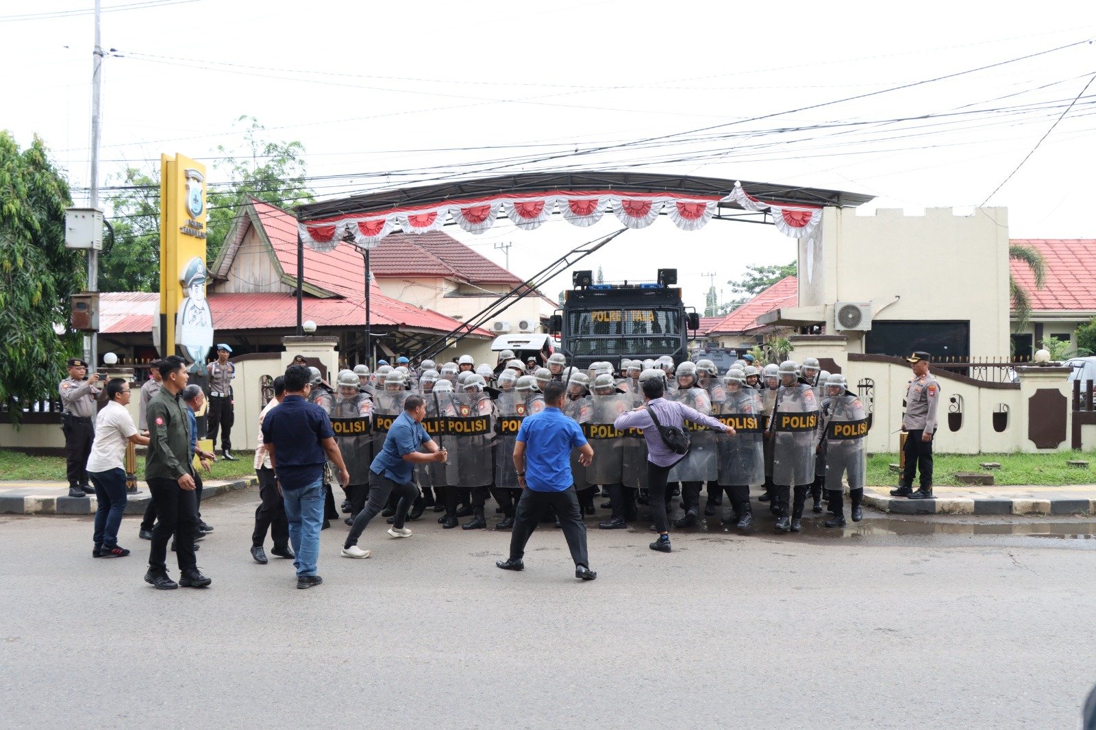 Kapolres Tala Pimpin Simulasi Sispam Mako dan Sispam Kota