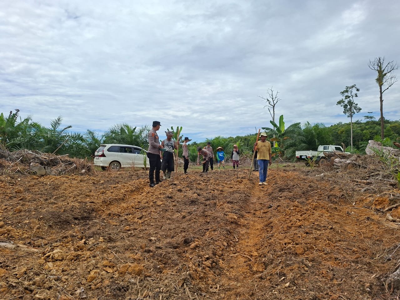 Dukung Program Ketahanan Pangan, Polisi dan Warga Tanam Jagung di Lahan Satu Hektare