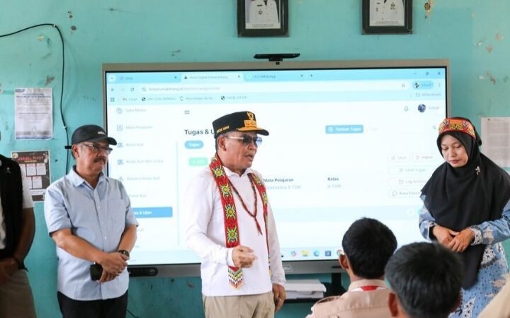 Digitalisasi Pembelajaran SMKN 1 Hanau, Gubernur: Membentuk Generasi Muda Adaptif terhadap Perkembangan Teknologi