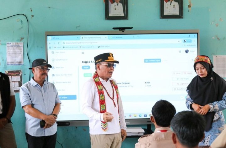 Digitalisasi Pembelajaran SMKN 1 Hanau, Gubernur: Membentuk Generasi Muda Adaptif terhadap Perkembangan Teknologi