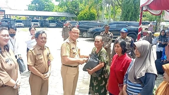 Pemkab Kapuas Gelar Pasar Murah, Warga Antusias Dapatkan Sembako Terjangkau