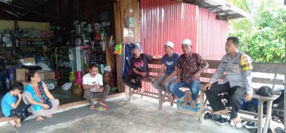 Bhabinkamtibmas Polsek Rakumpit Sosialisasikan Dampak Intoleransi, Radikalisme dan Terorisme ke Warga Petuk Barunai