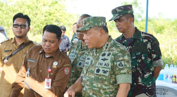 Kasdim Palangka Raya Dampingi Pangdam Tambun Bungai Tinjau Lokasi Pembangunan Resimen Induk