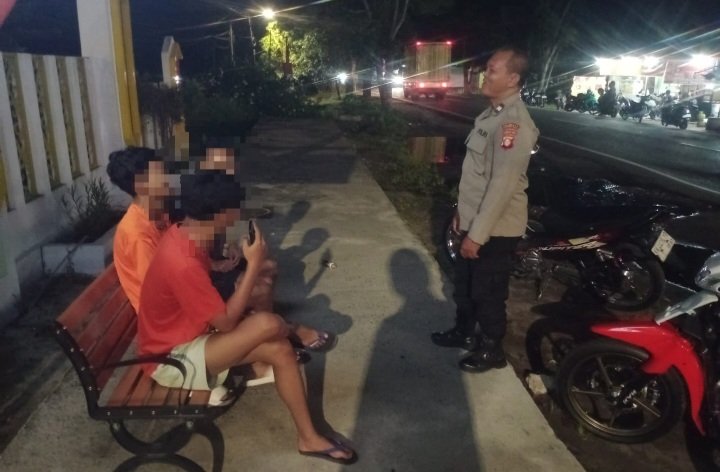 Minimalisir Pergaulan Bebas, Polsek Sabangau Sambangi Tongkrongan Sejumlah Remaja
