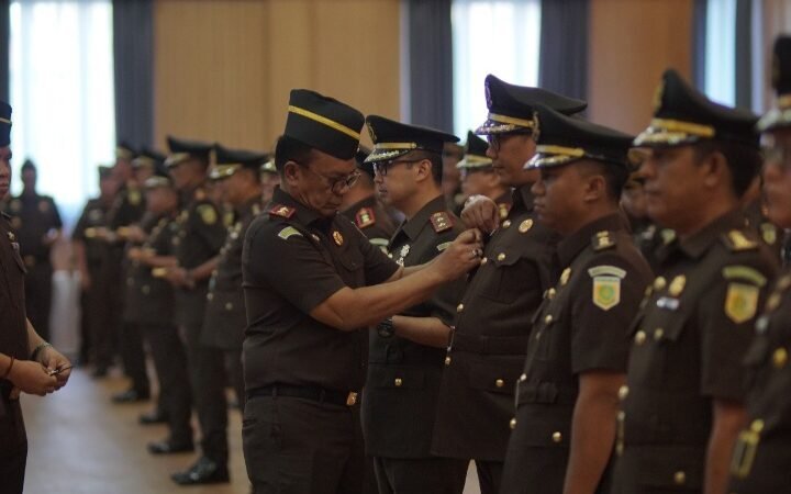 Kajati Kalteng Lantik Aspidum dan 6 Kajari Baru