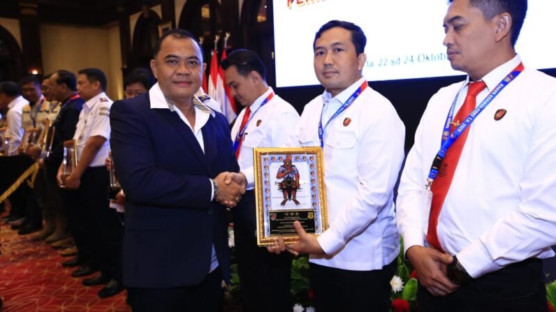 Rakor Penyidik Polri dan PPNS, Ditreskrimsus Polda Kalteng Terima Penghargaan Kabareskrim Polri