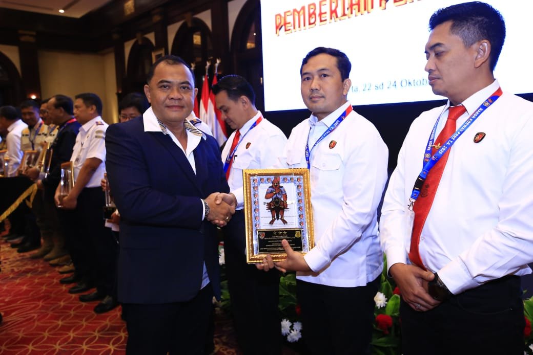 Rakor Penyidik Polri dan PPNS, Ditreskrimsus Polda Kalteng Terima Penghargaan Kabareskrim Polri