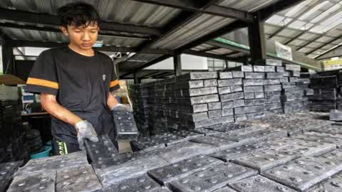 PDU Ubah Limbah Plastik Jadi Paving Block