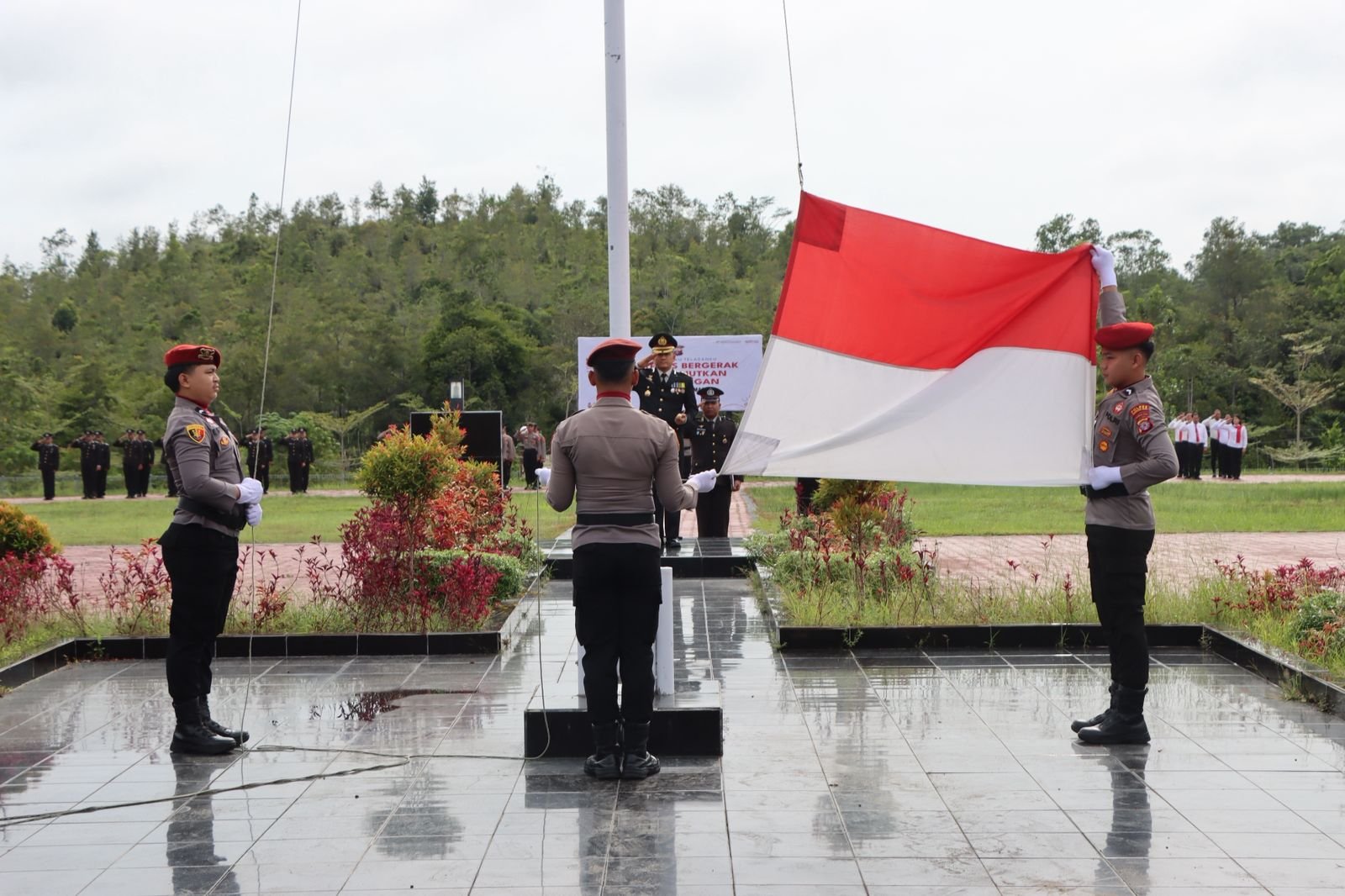 Kapolres Gumas: Teladani Kesabaran, Keberanian, dan Keikhlasan Para Pahlawan