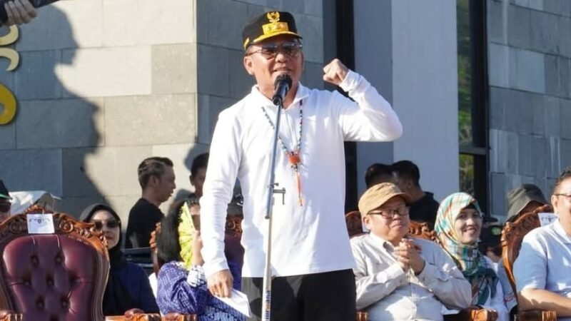 Gubernur Lepas 2.325 Mahasiswa UPR