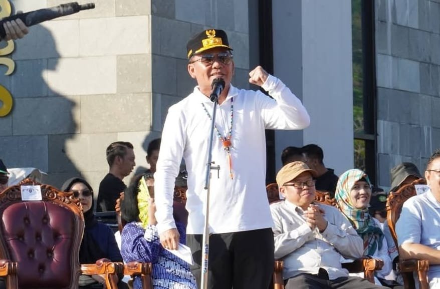 Gubernur Lepas 2.325 Mahasiswa UPR