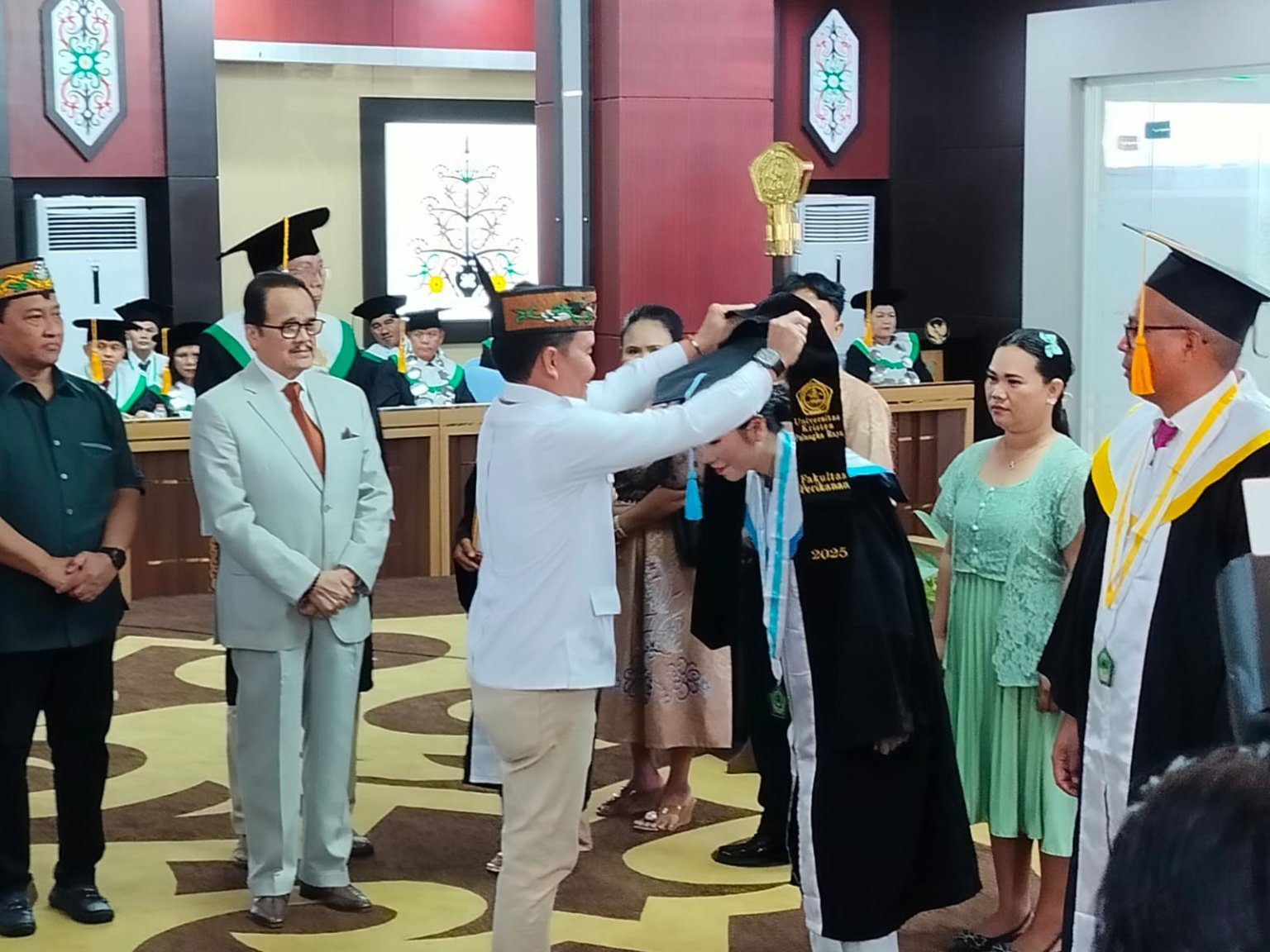 Gubernur Agustiar Ajak Wisudawan UKPR Jadi Motor Pembangunan Kalteng