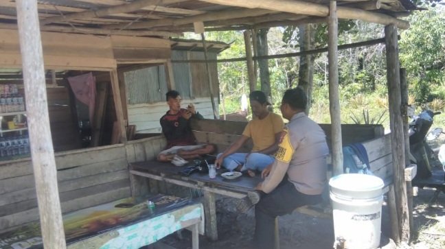 Bhabinkamtibmas Sosialisasi Bahaya Judi Online di Kelurahan Marang