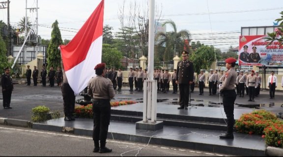 Polresta Palangka Raya Gelar Upacara Peringatan Hari Pahlawan