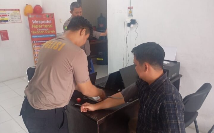 Sidokkes Polresta Palangka Raya Layani Pemeriksaan Kesehatan Personel dan Masyarakat