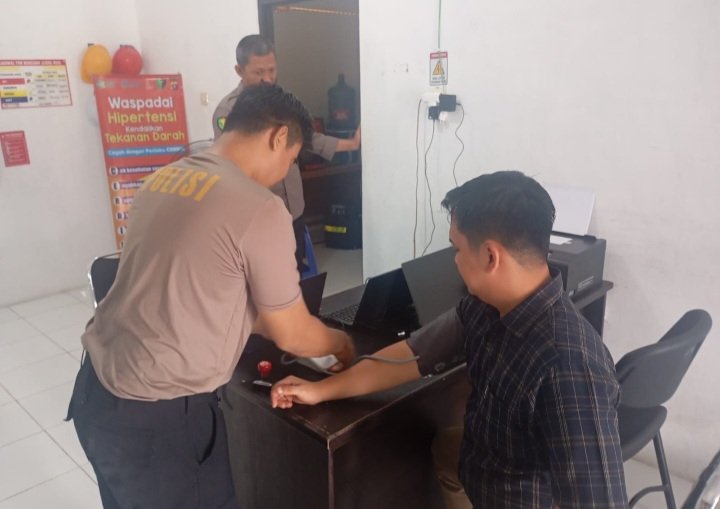 Sidokkes Polresta Palangka Raya Layani Pemeriksaan Kesehatan Personel dan Masyarakat