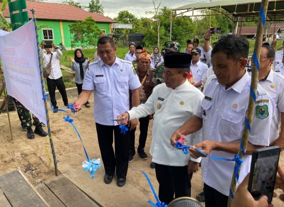 Bupati Kapuas Resmikan Gedung Serbaguna Anjir Mambulau Barat, Wujudkan Komitmen Pemerintah Bangun Fasilitas Desa