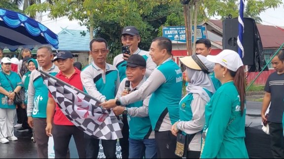 Ribuan Warga Meriahkan Fun Walk, Senam Sehat, dan Cek Kesehatan Gratis Peringatan HKN ke-61 di Kapuas