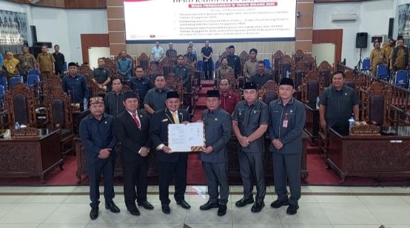 DPRD Kapuas Sahkan RAPBD 2026, Bupati dan Wabup Hadiri Paripurna ke-9