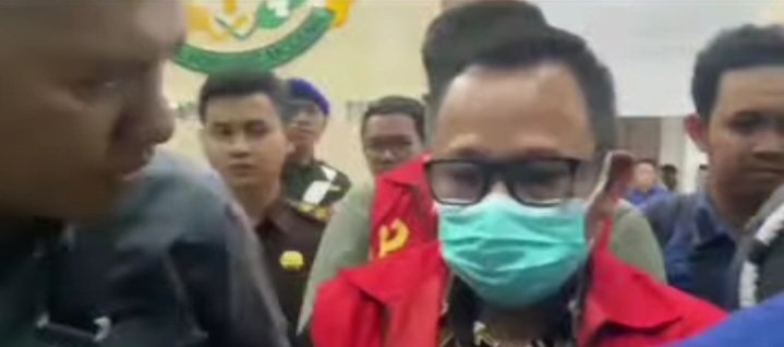 Kadis ESDM Kalteng dan Direktur PT IM Ditahan, Jadi Tersangka Korupsi Zirkon Rp1,3 Triliun