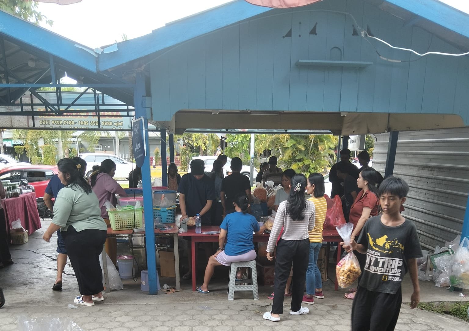 Jelang Natal Penjual Kue Kering di Palangka Raya Diserbu Pembeli