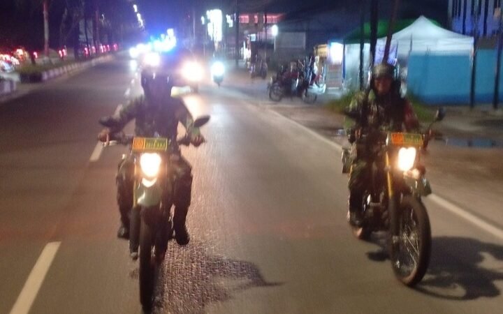 Babinsa Kodim 1016/Plk Pantau Pos Kamling, Pastikan Situasi Aman dan Kondusif