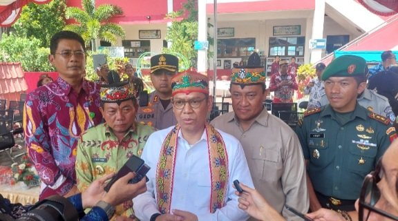 Bupati Kapuas Sambut Kunjungan Wakil Ketua DPR RI di SDN 3 Selat Hilir