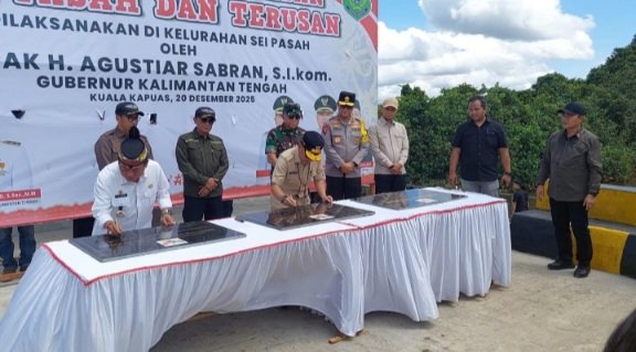 Gubernur Kalteng Bersama Bupati Kapuas Resmikan Jembatan Sei Pasah dan Terusan