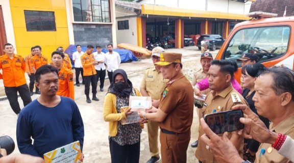 Pemkab Kapuas Salurkan Bantuan Korban Kebakaran, Tegaskan Kehadiran Pemerintah Daerah