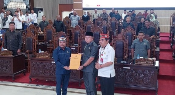 Wabup Kapuas Hadiri Paripurna DPRD Penyampaian Rekomendasi LHP BPK RI