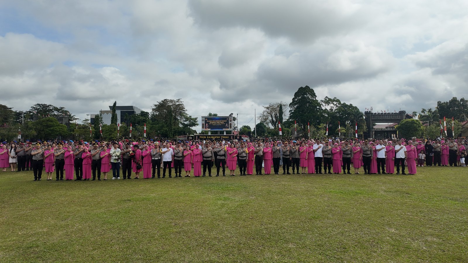 Kapolda Kalteng Tekankan Profesionalisme pada Upacara Kenaikan Pangkat Personel