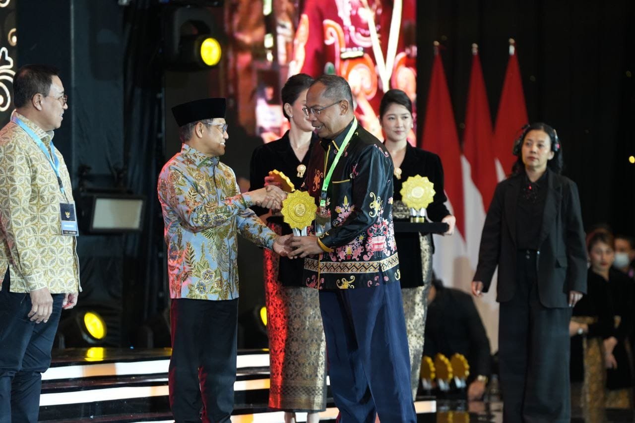 Komitmen Jamin Kesehatan Warga, Kalteng Sabet UHC Award 2026 Kategori Madya